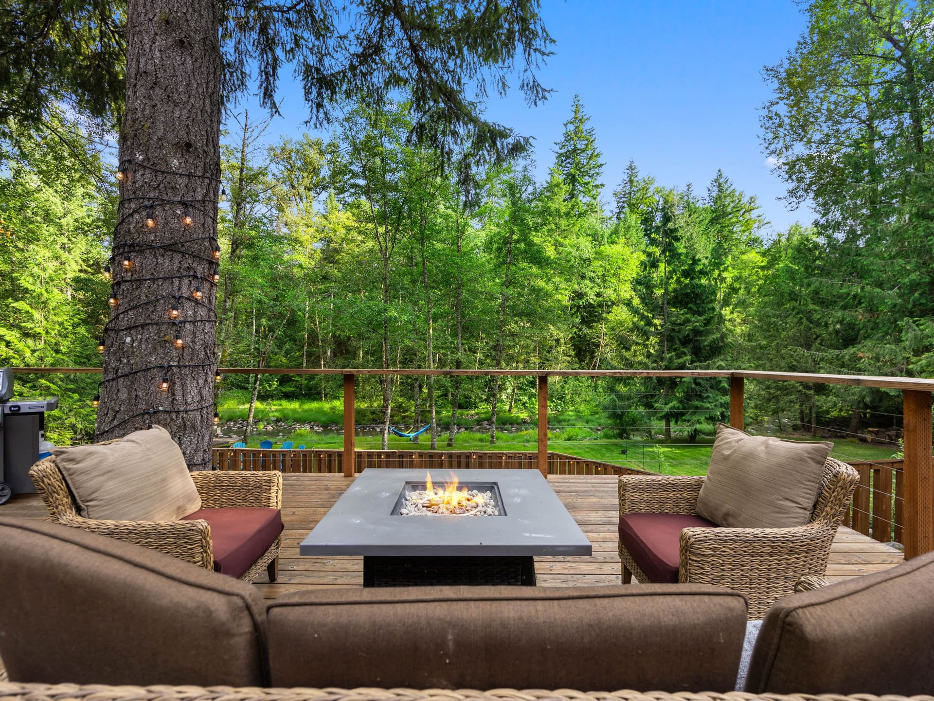 Howard's Hideaway Riverfront Pet Friendly Cabin — photo 1