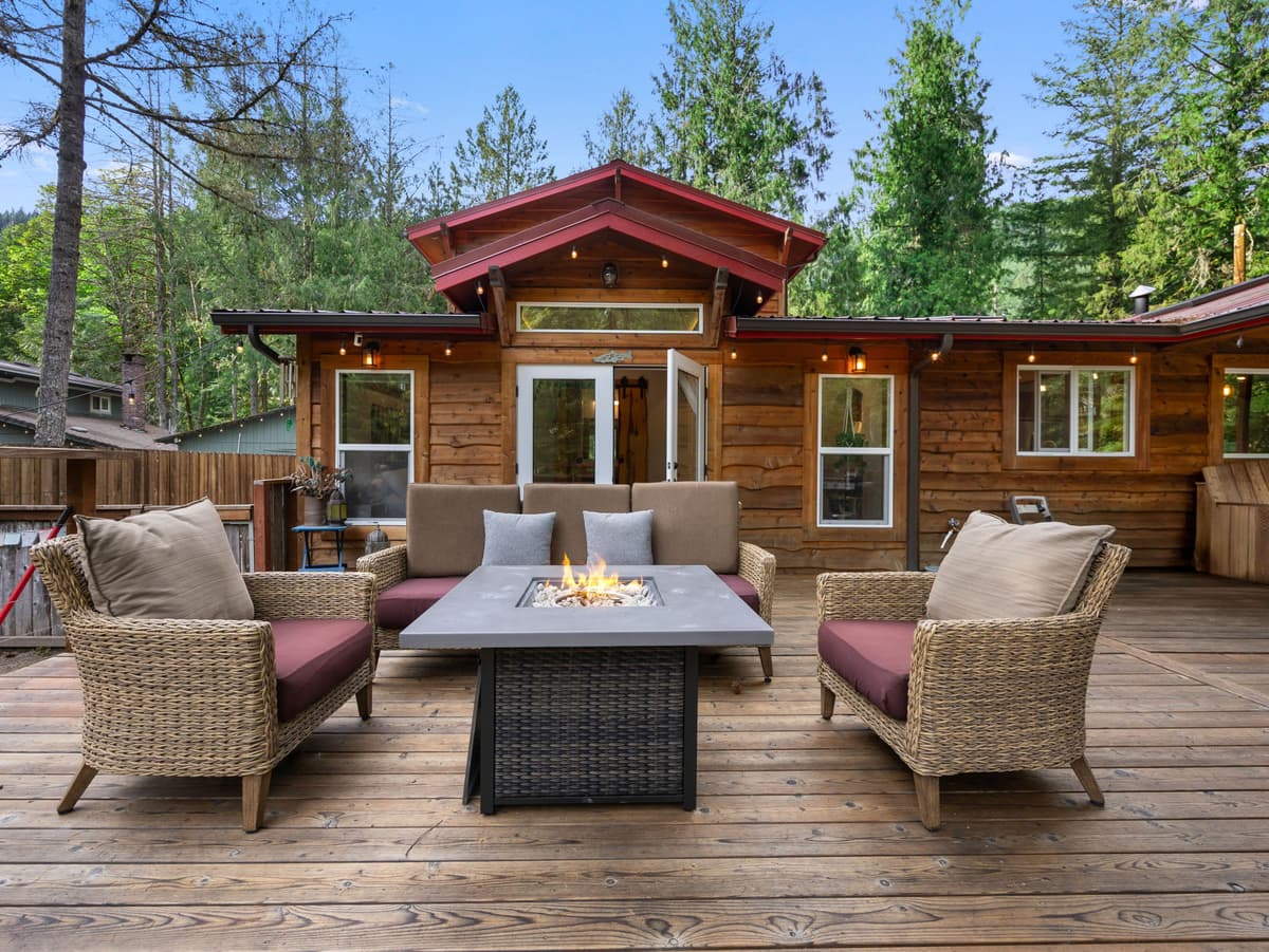 Howard's Hideaway Riverfront Pet Friendly Cabin — photo 24