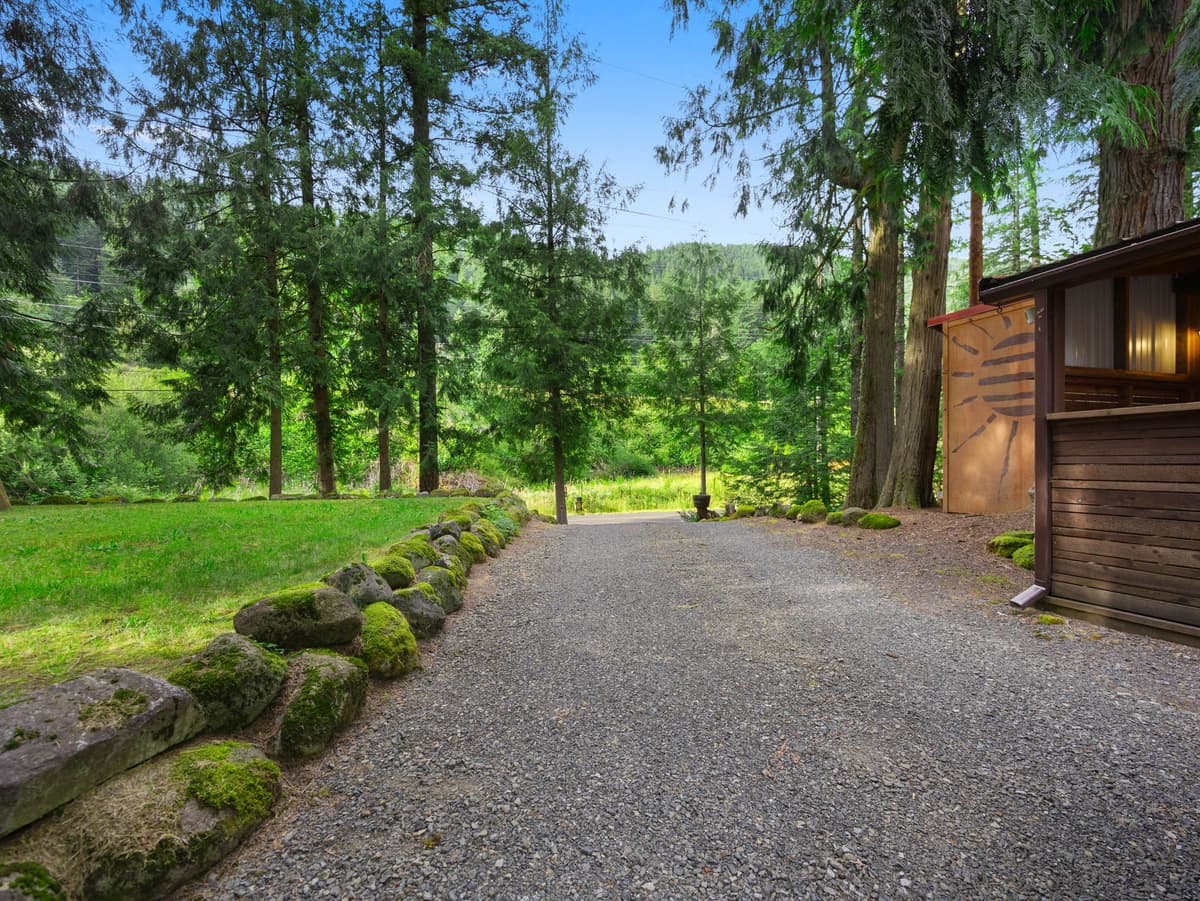 Howard's Hideaway Riverfront Pet Friendly Cabin — photo 65