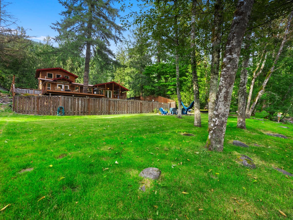 Howard's Hideaway Riverfront Pet Friendly Cabin — photo 66