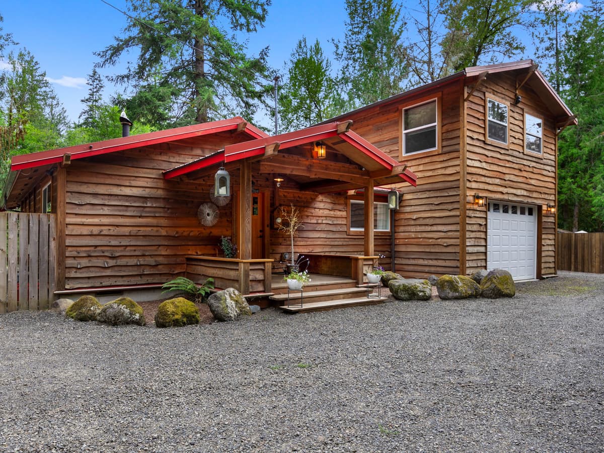 Howard's Hideaway Riverfront Pet Friendly Cabin — photo 6