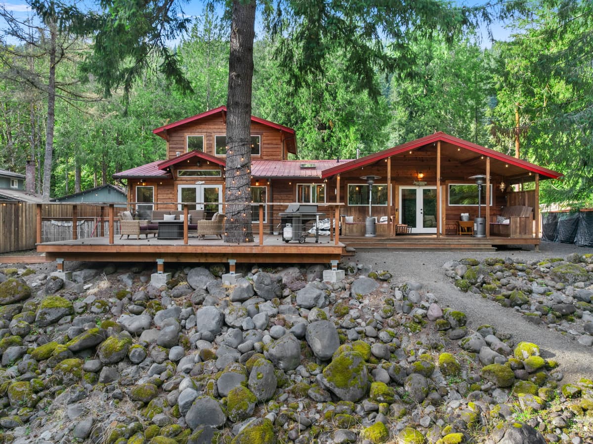 Howard's Hideaway Riverfront Pet Friendly Cabin — photo 29