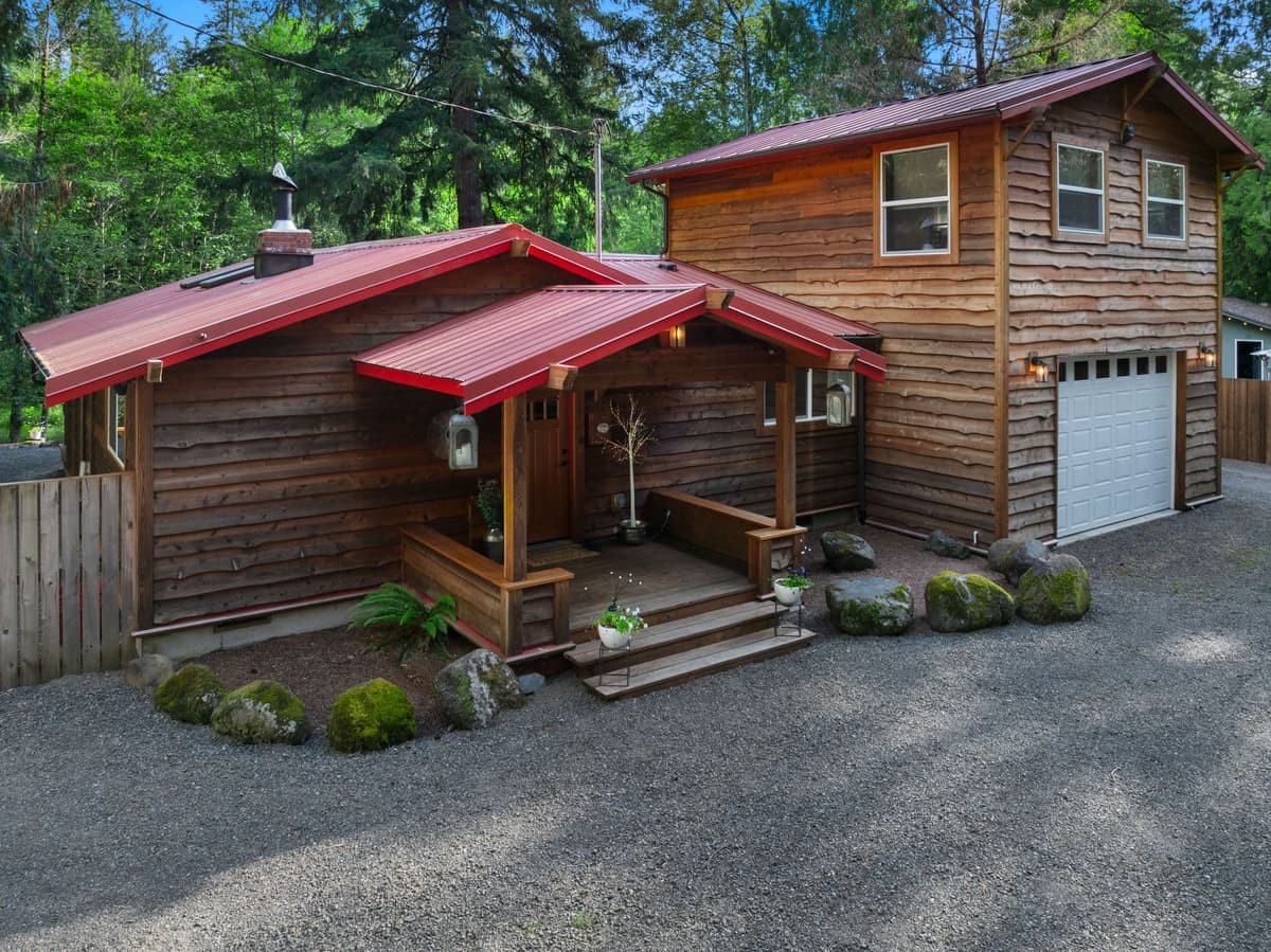 Howard's Hideaway Riverfront Pet Friendly Cabin — photo 52