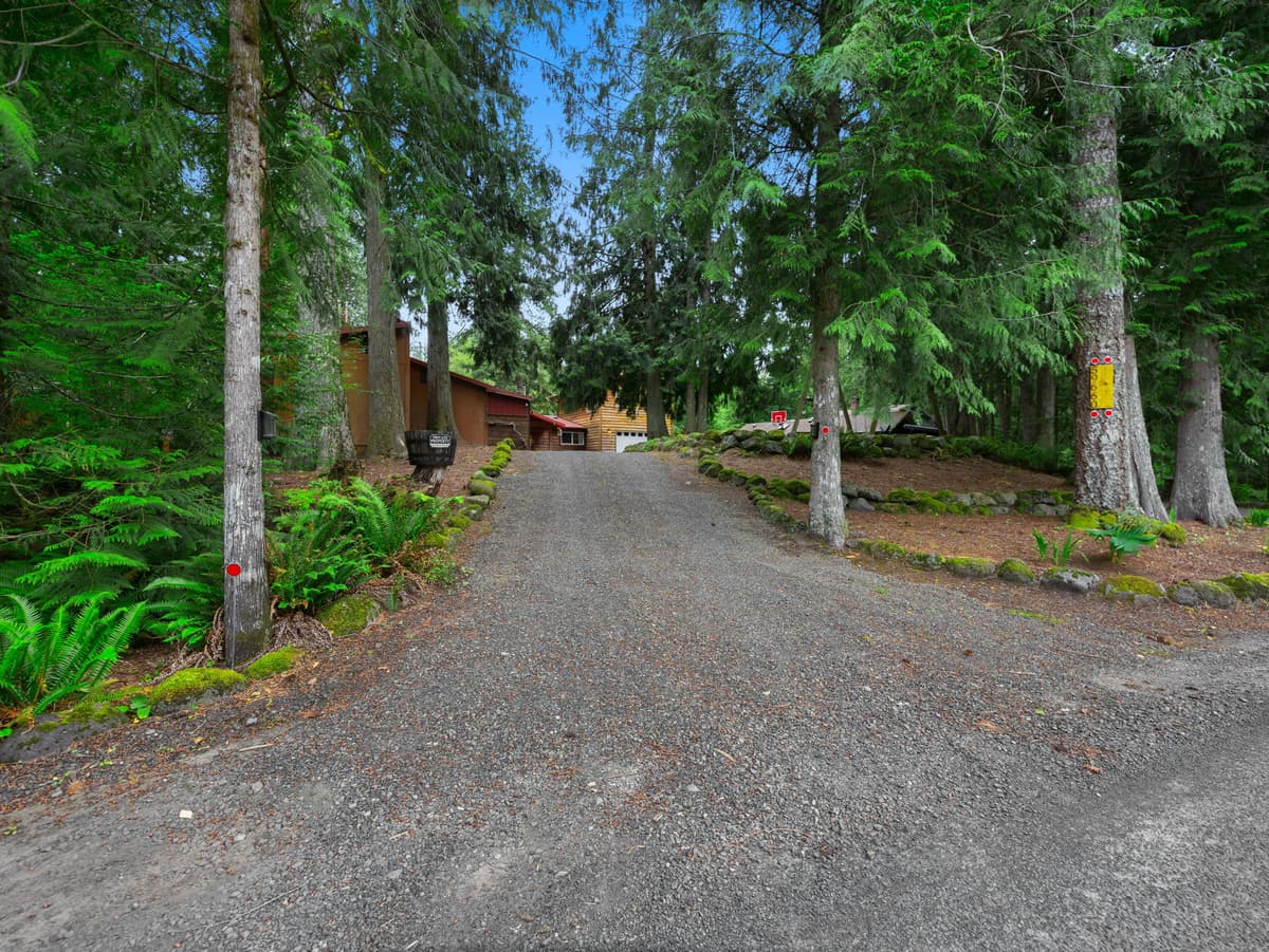 Howard's Hideaway Riverfront Pet Friendly Cabin — photo 62