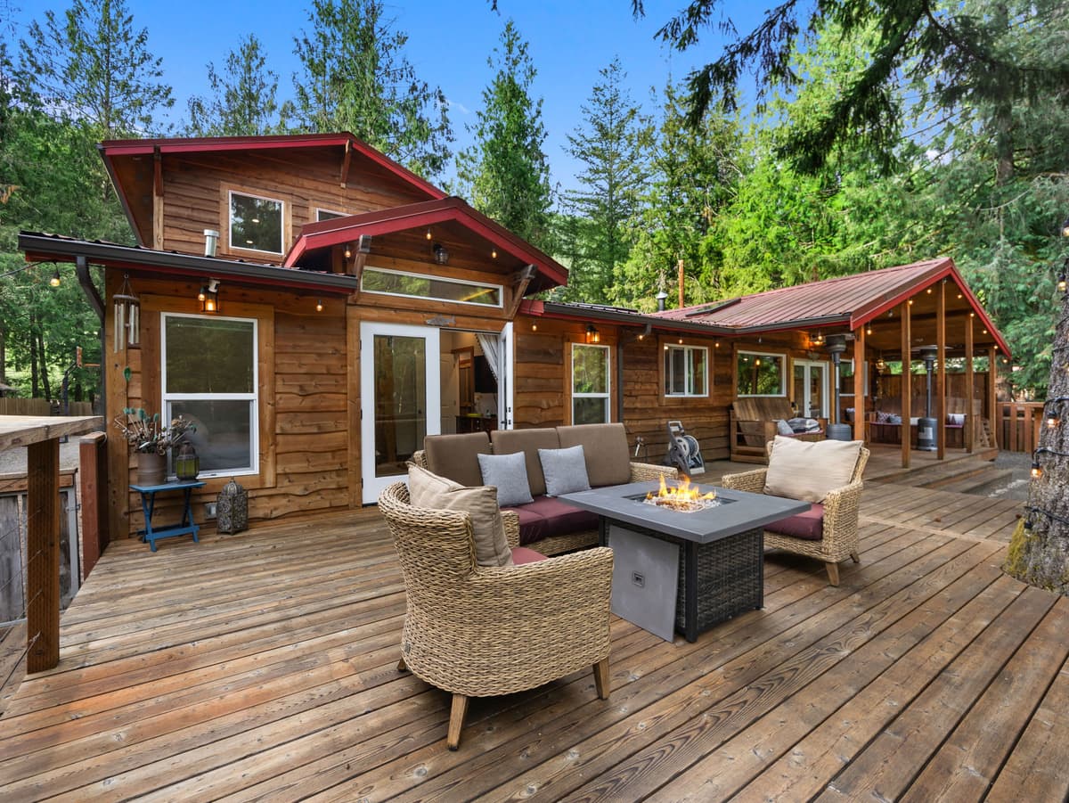 Howard's Hideaway Riverfront Pet Friendly Cabin — photo 25