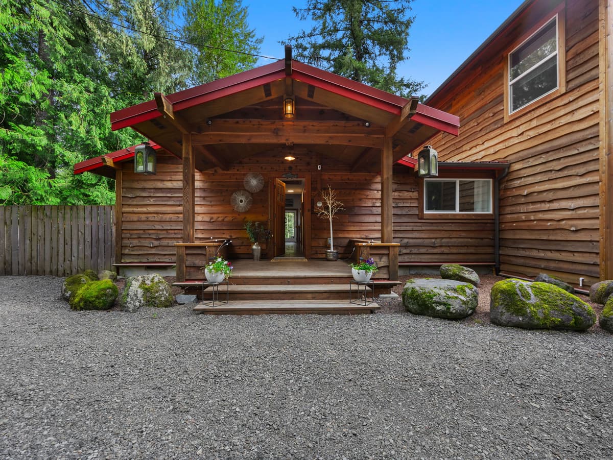 Howard's Hideaway Riverfront Pet Friendly Cabin — photo 7