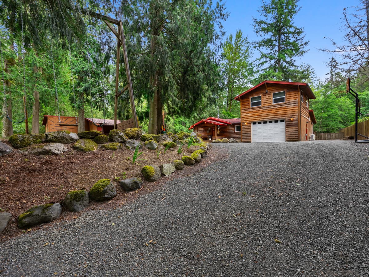 Howard's Hideaway Riverfront Pet Friendly Cabin — photo 63