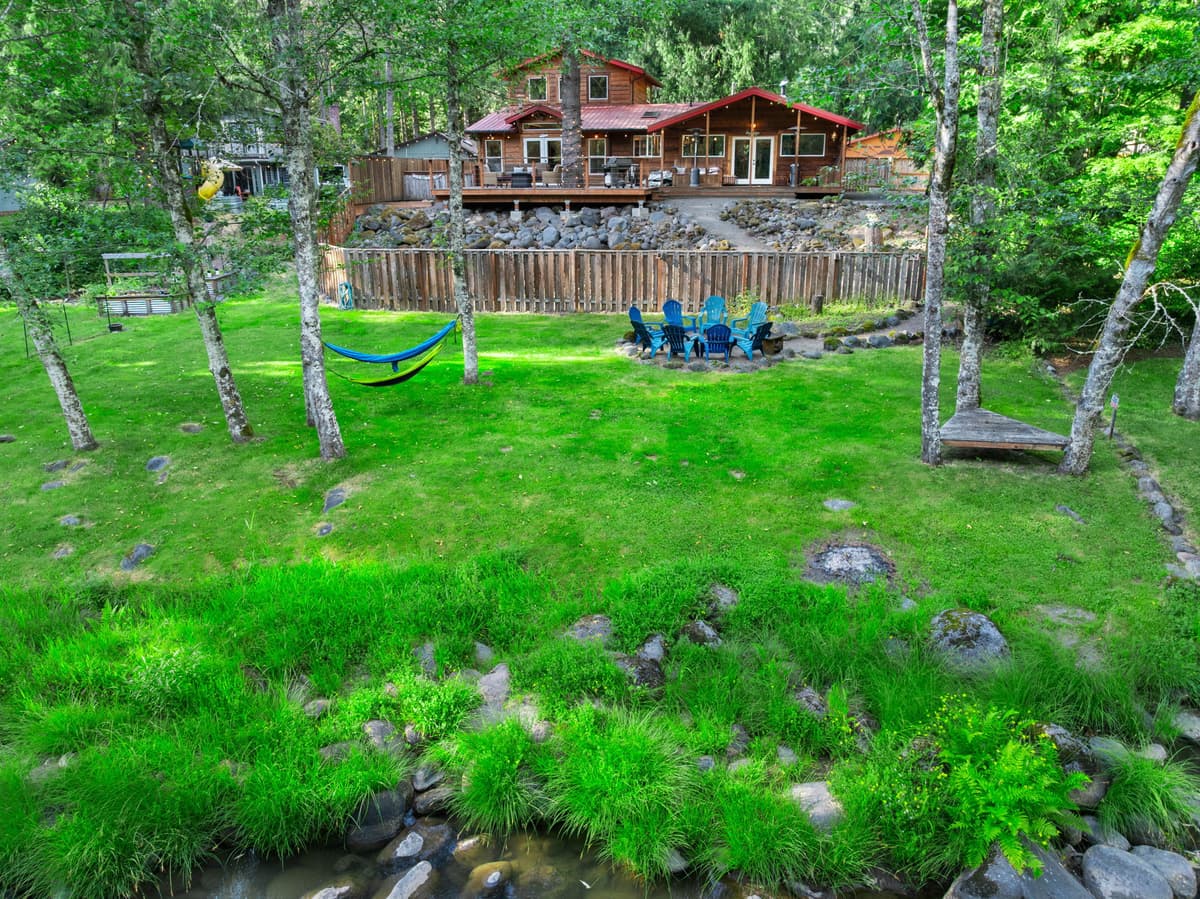 Howard's Hideaway Riverfront Pet Friendly Cabin — photo 32