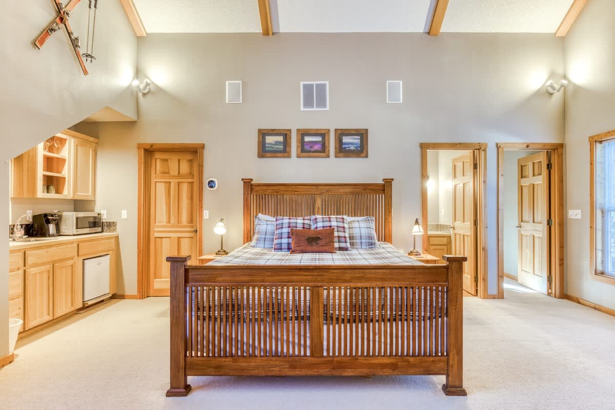 Lazy Bear Lodge: Hot Tub, Game Room & Dogs OK — photo 50