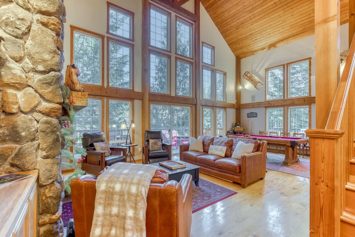 Lazy Bear Lodge: Hot Tub, Game Room & Dogs OK