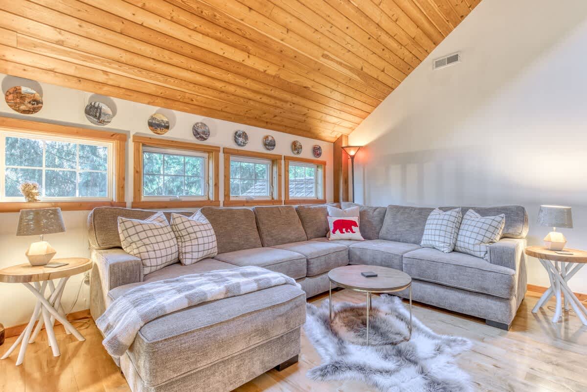 Lazy Bear Lodge: Hot Tub, Game Room & Dogs OK — photo 30