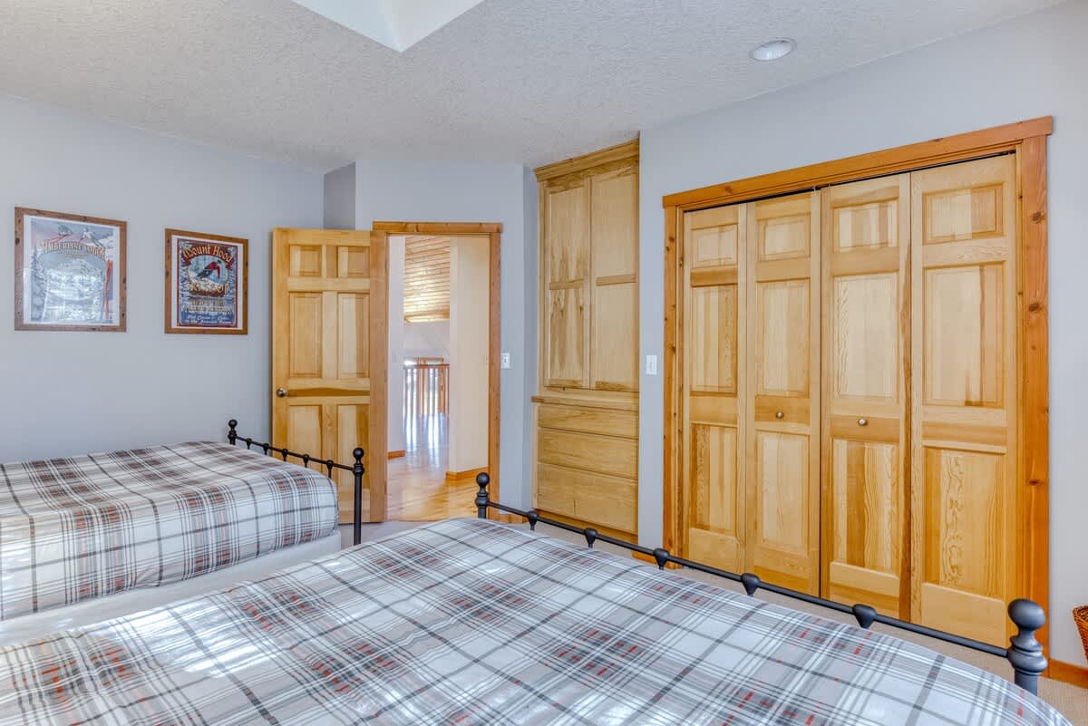 Lazy Bear Lodge: Hot Tub, Game Room & Dogs OK — photo 41