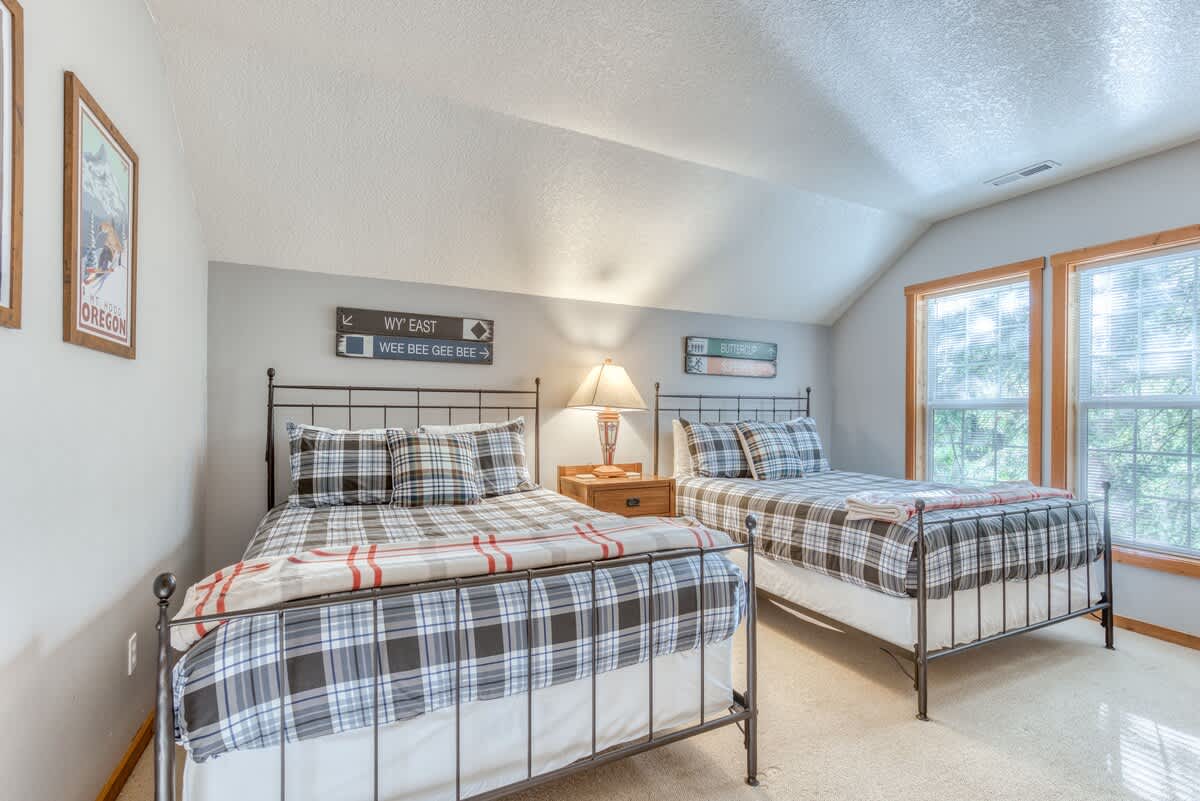 Lazy Bear Lodge: Hot Tub, Game Room & Dogs OK — photo 45