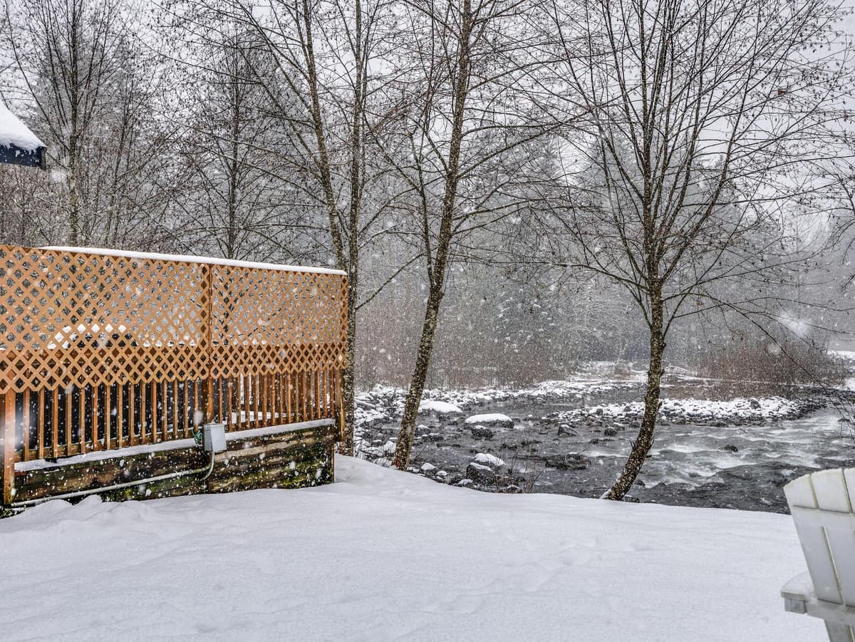 Lolo Bungalow - Private hot tub, riverfront access — photo 39