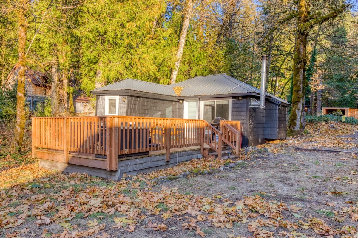 Lolo Bungalow - Private hot tub, riverfront access — photo 30
