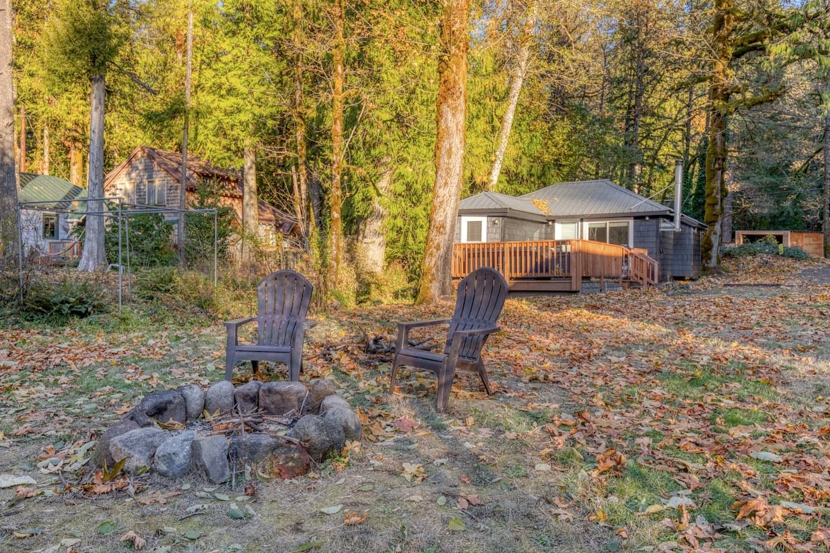 Lolo Bungalow - Private hot tub, riverfront access — photo 27