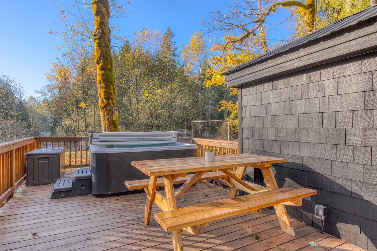 Lolo Bungalow - Private hot tub, riverfront access — photo 24