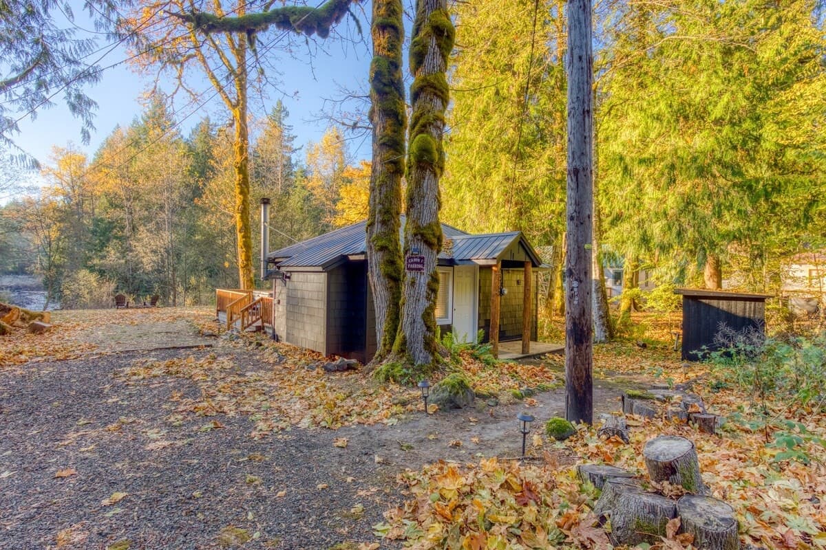 Lolo Bungalow - Private hot tub, riverfront access — photo 32