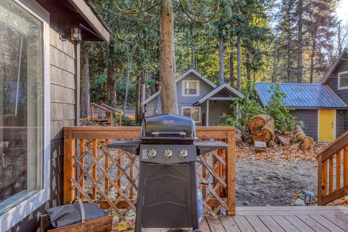 Lolo Bungalow - Private hot tub, riverfront access — photo 26