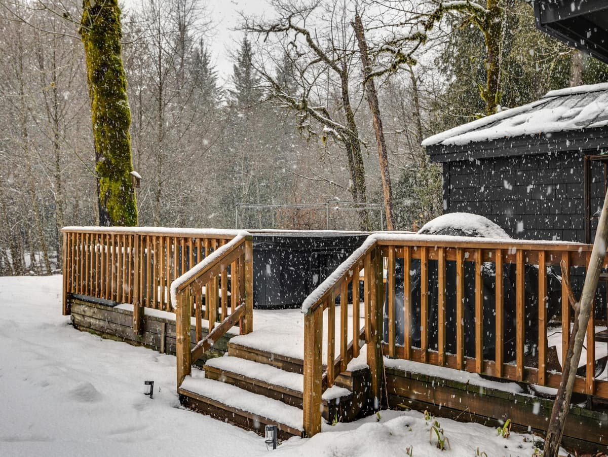 Lolo Bungalow - Private hot tub, riverfront access — photo 35