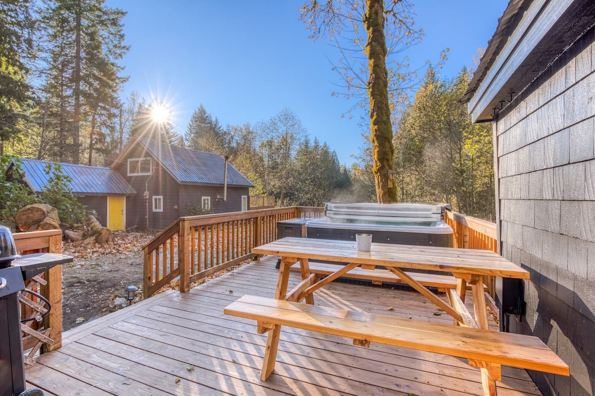 Lolo Bungalow - Private hot tub, riverfront access — photo 25