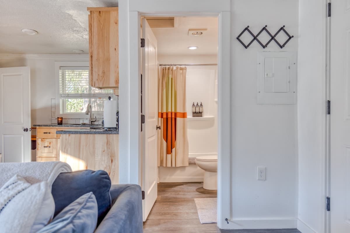 Lolo Bungalow - Private hot tub, riverfront access — photo 19