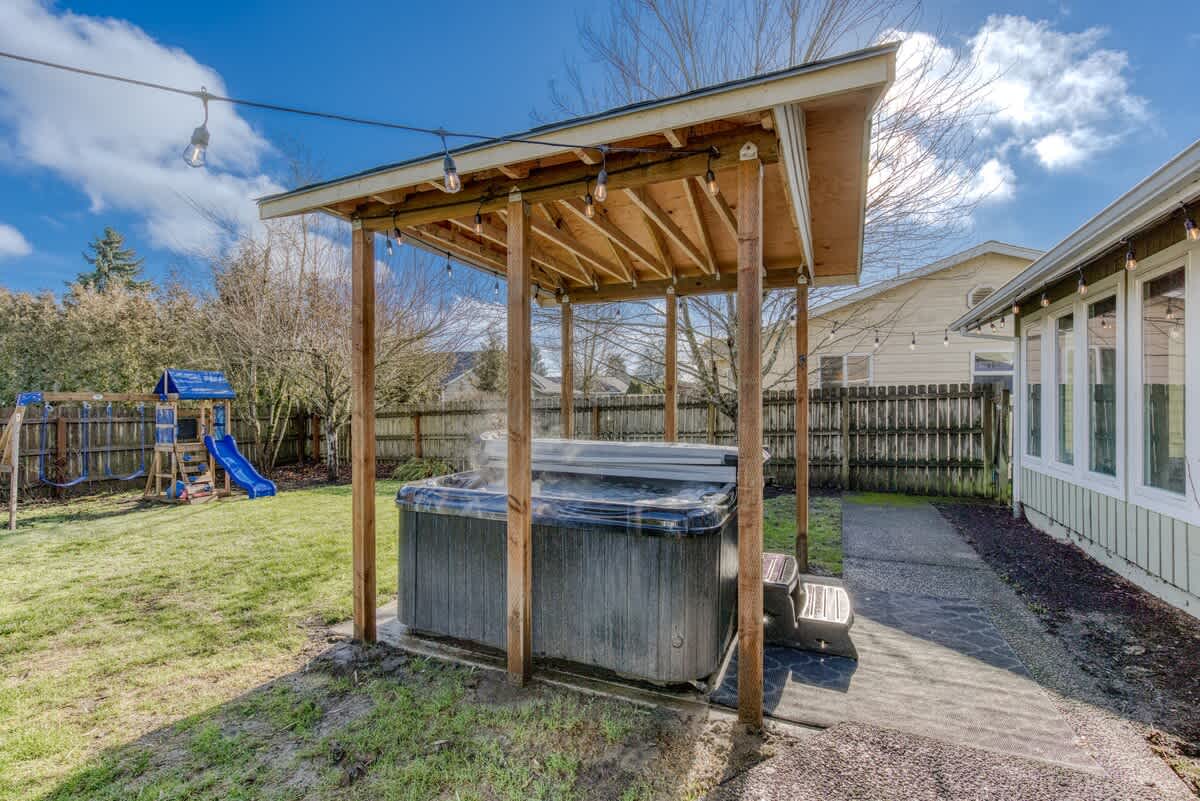 Monmouth Retreat: Hot Tub, Playground & Game Room — photo 57