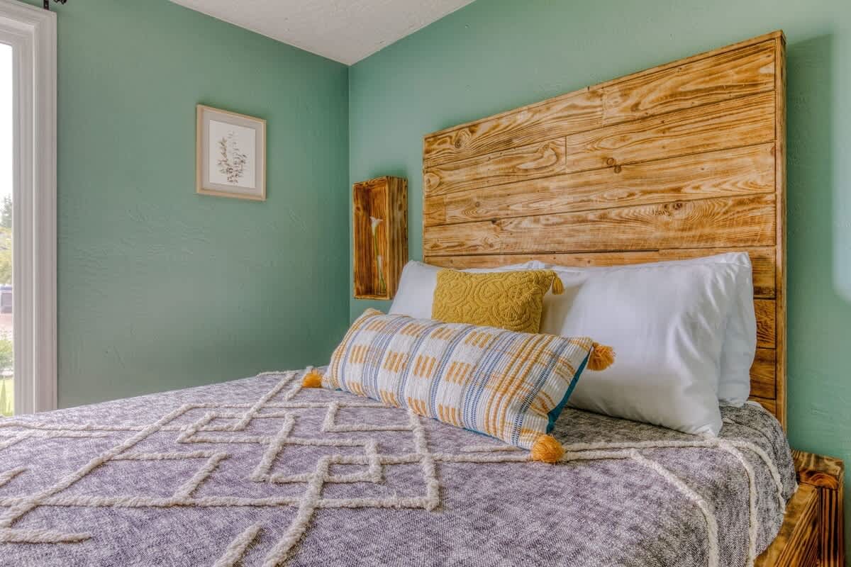 Monmouth Retreat: Hot Tub, Playground & Game Room — photo 43