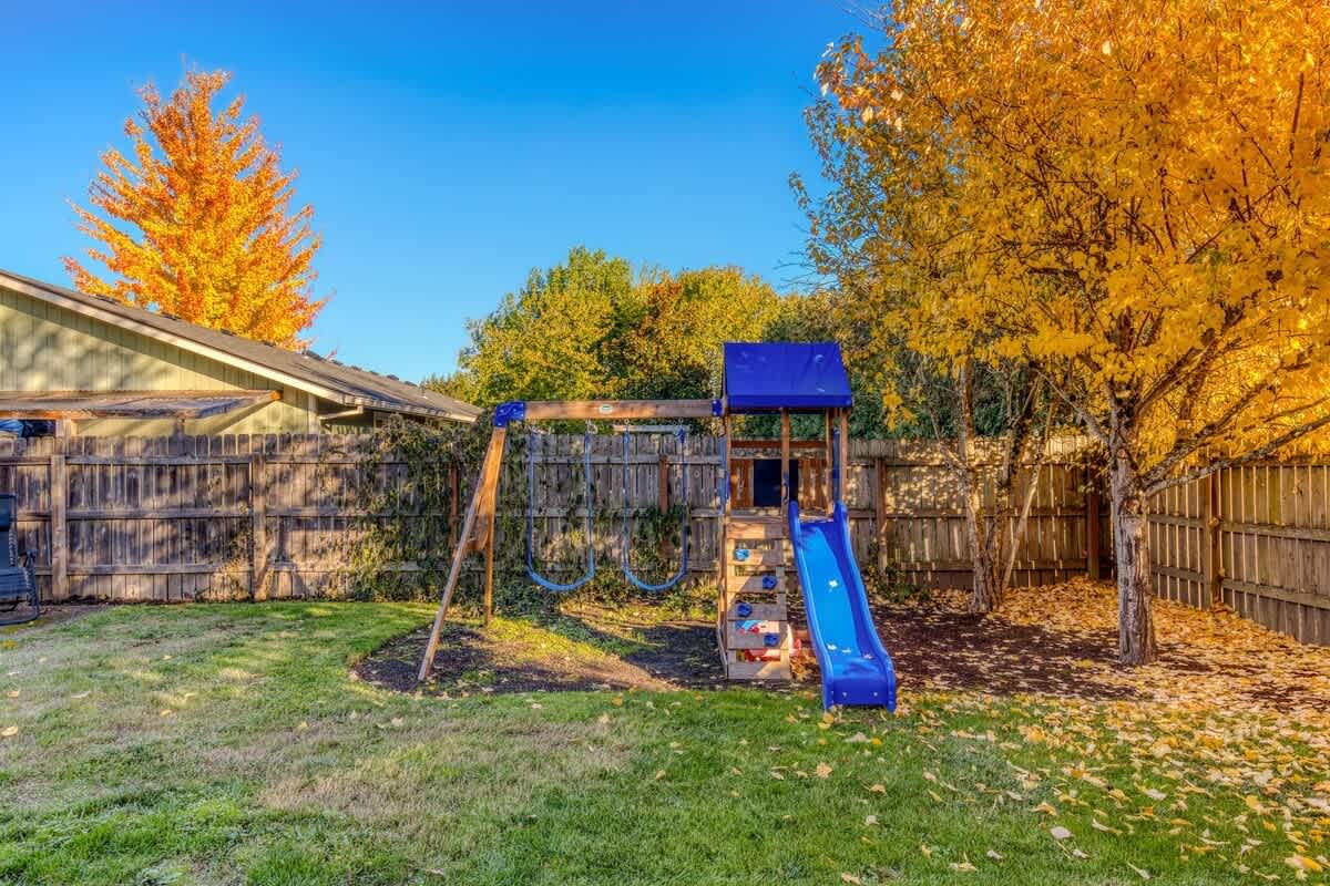Monmouth Retreat: Hot Tub, Playground & Game Room — photo 58