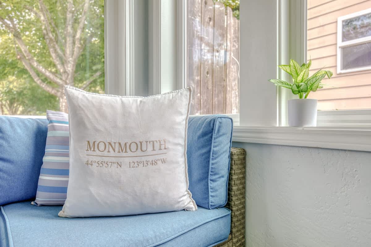 Monmouth Retreat: Hot Tub, Playground & Game Room — photo 25