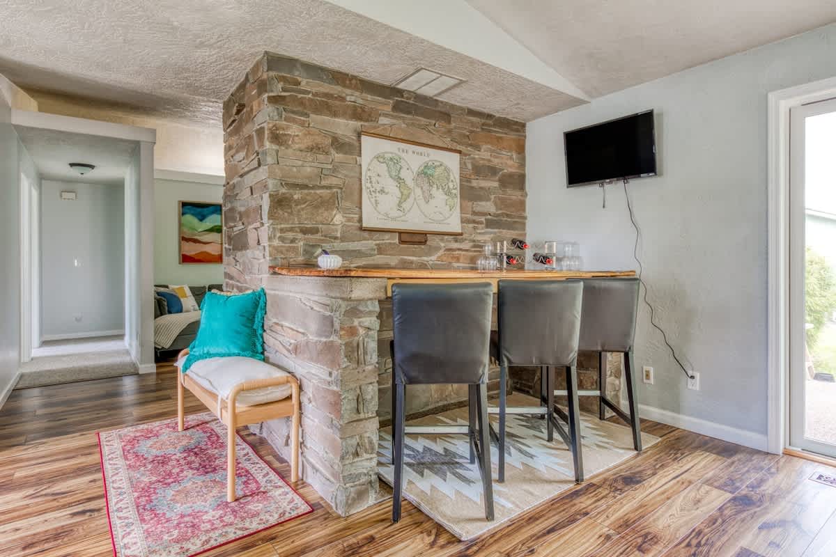 Monmouth Retreat: Hot Tub, Playground & Game Room — photo 19