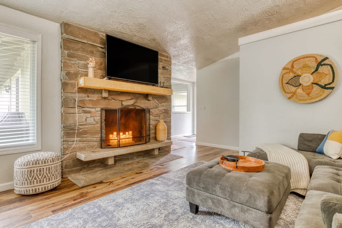 Monmouth Retreat: Hot Tub, Playground & Game Room — photo 6
