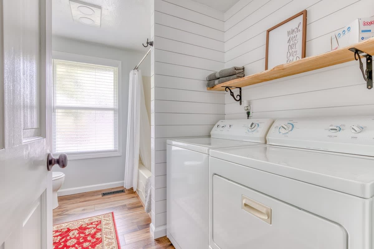 Monmouth Retreat: Hot Tub, Playground & Game Room — photo 37