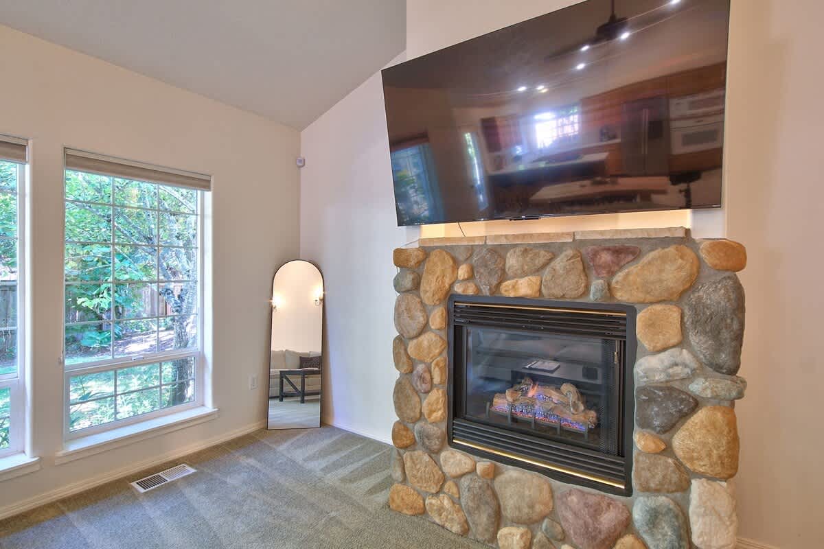 Parkview Place - Wine Country Home with Jetted Tub — photo 10