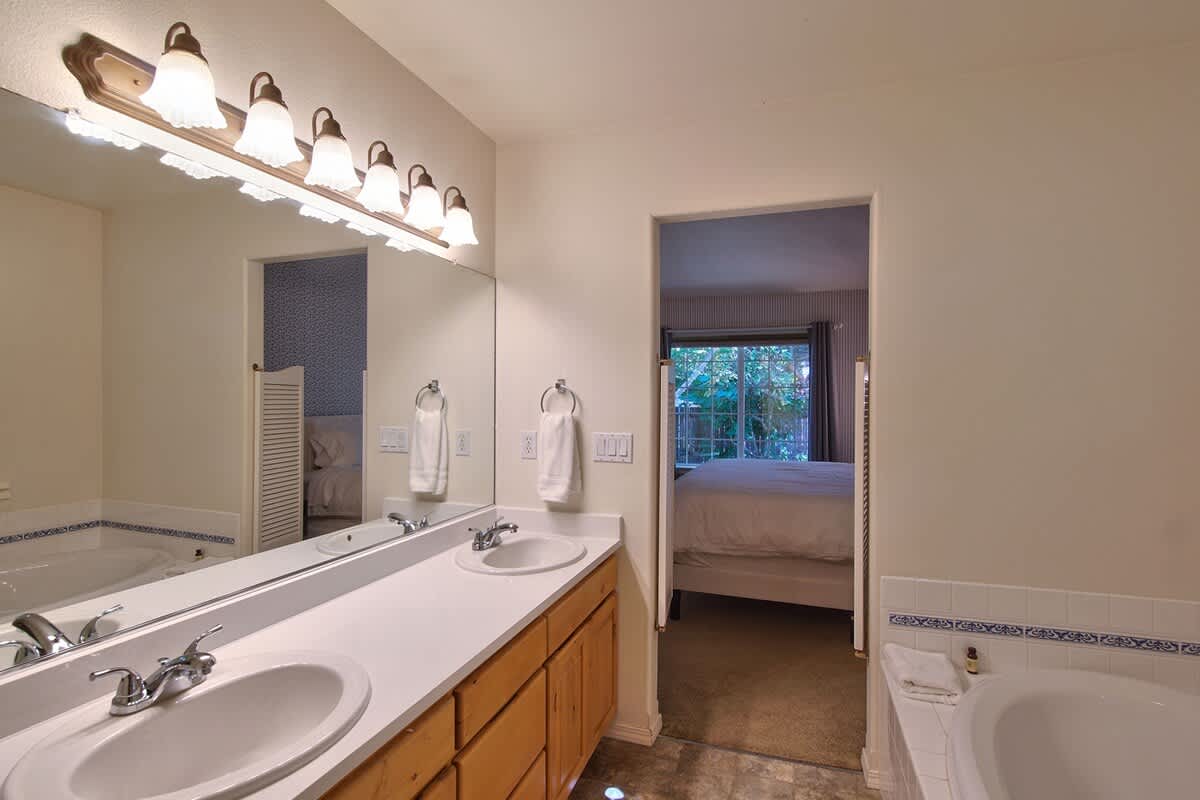Parkview Place - Wine Country Home with Jetted Tub — photo 23