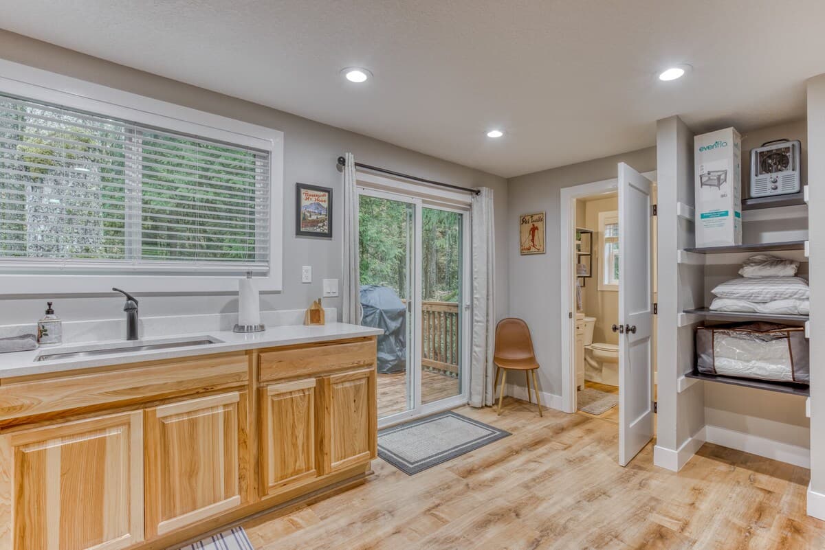 Pet-Friendly, Private BBQ Deck - Mt Air Unit 7 — photo 14