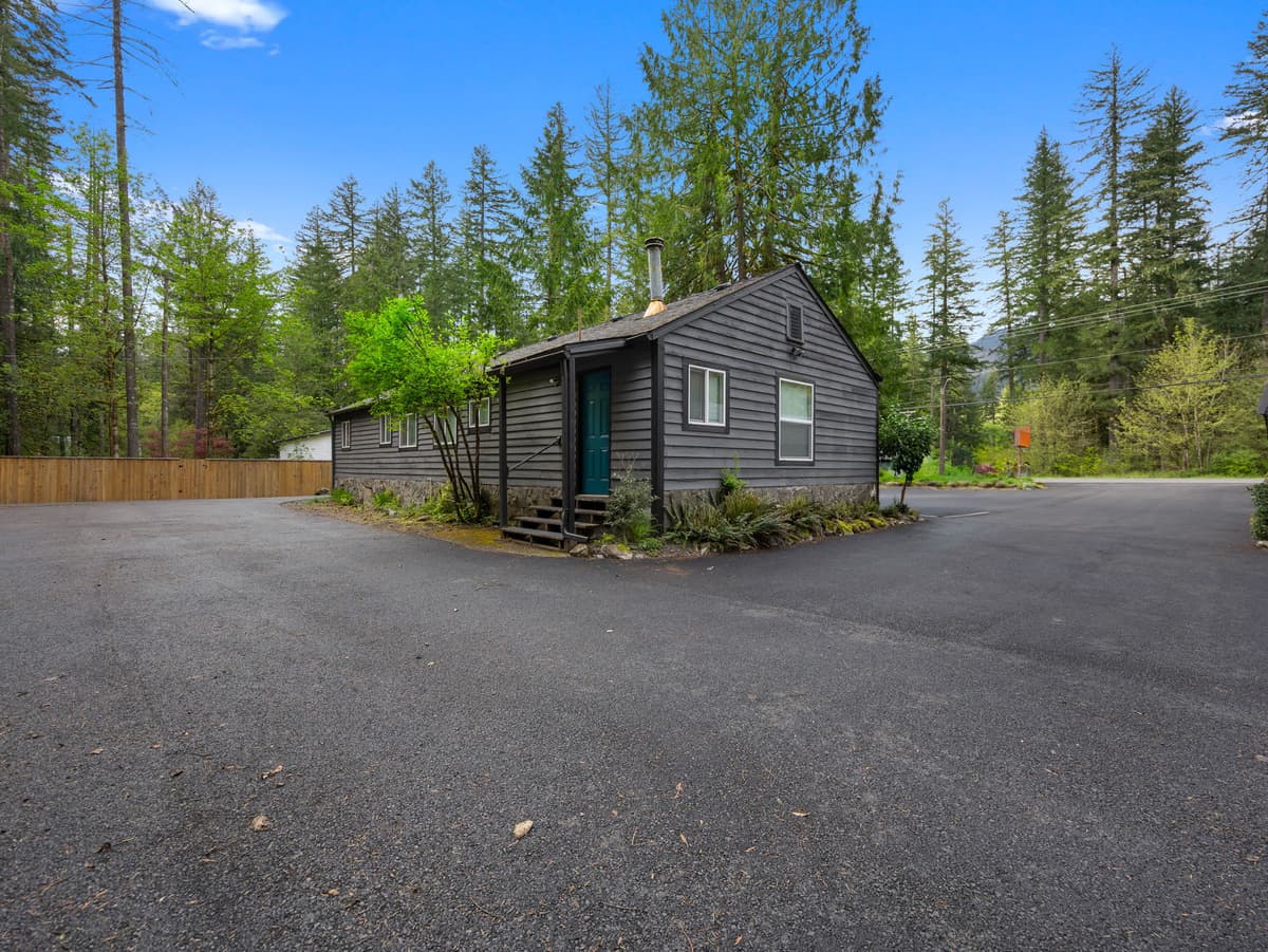 Pet-Friendly, Private BBQ Deck - Mt Air Unit 7 — photo 42
