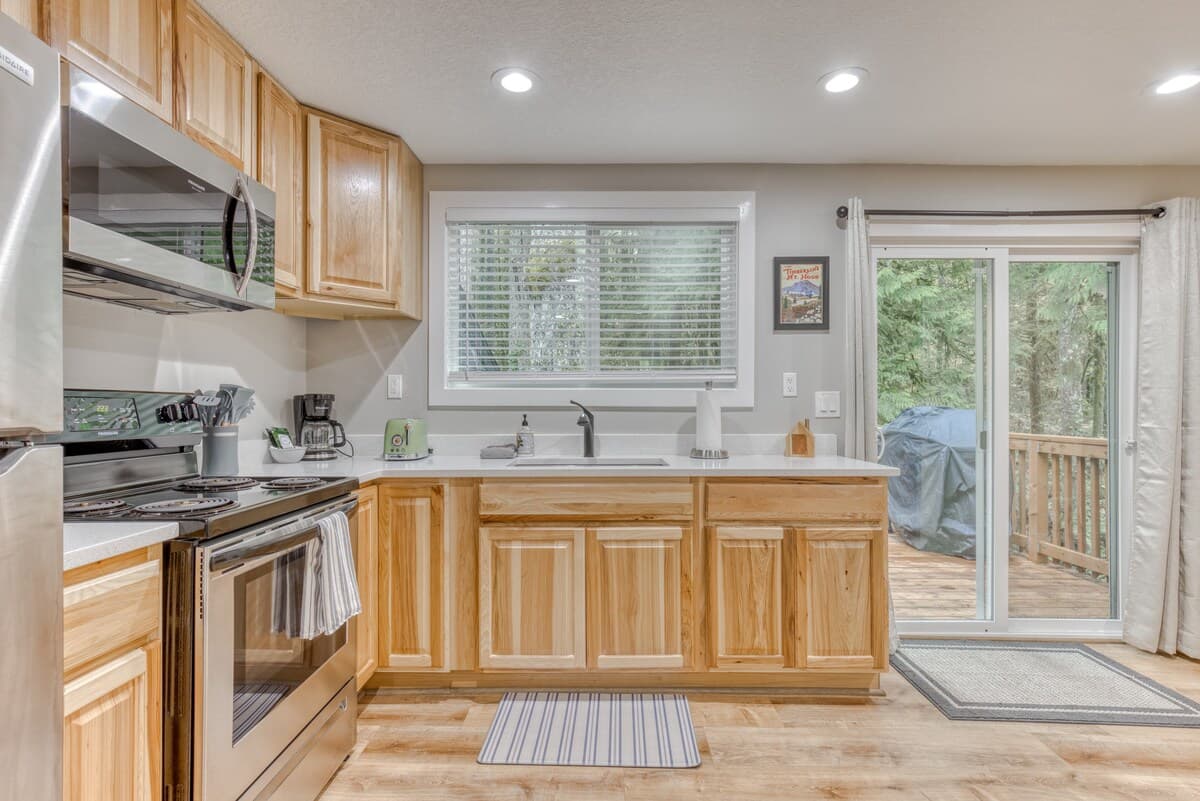 Pet-Friendly, Private BBQ Deck - Mt Air Unit 7 — photo 11