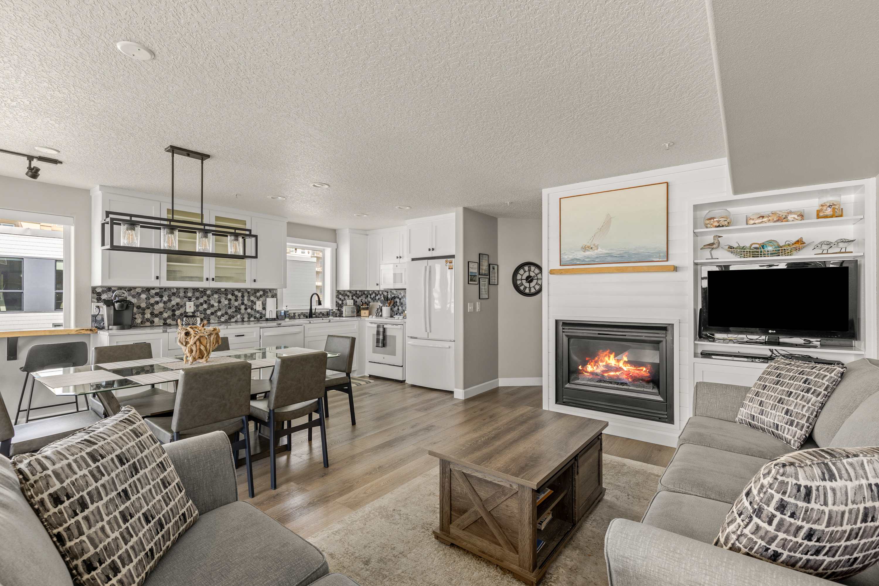 Promenade 403 - Oceanfront Oasis - Magical Views — photo 5