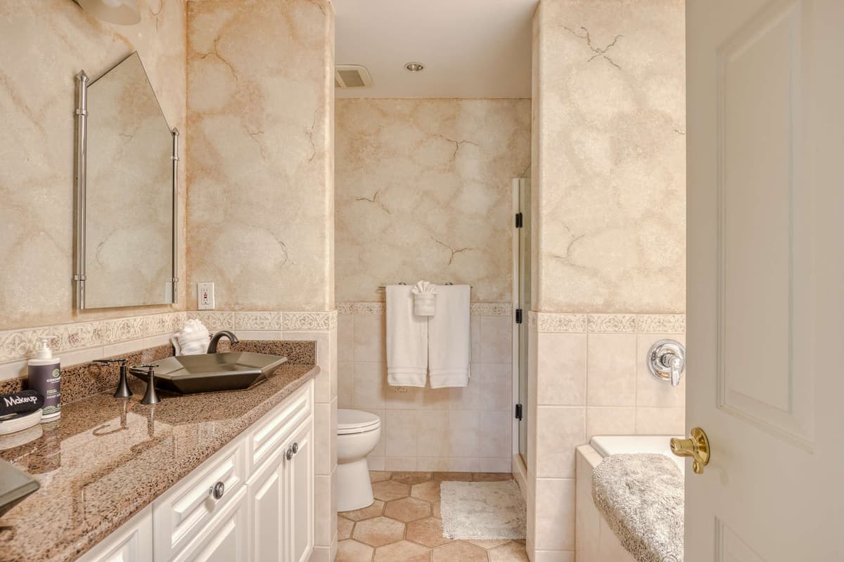 Promenade 501 - Oceanfront Top Floor Views — photo 29