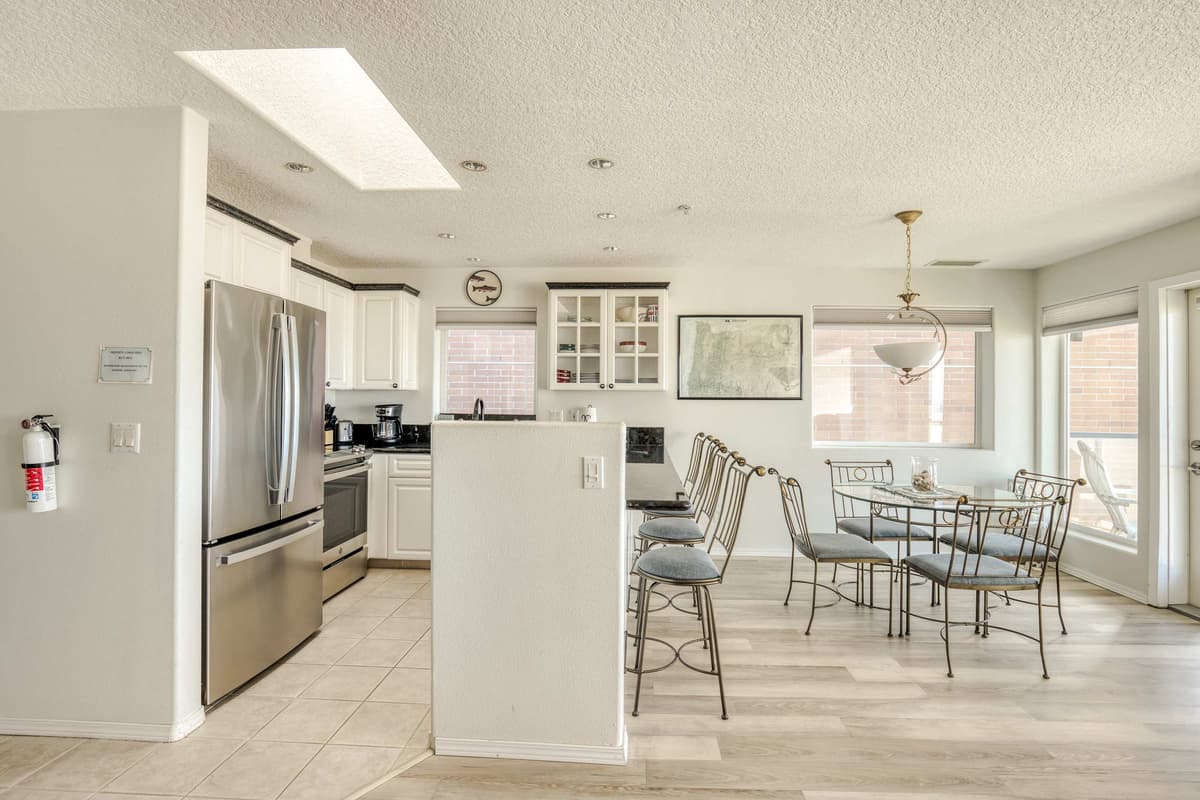 Promenade 501 - Oceanfront Top Floor Views — photo 10