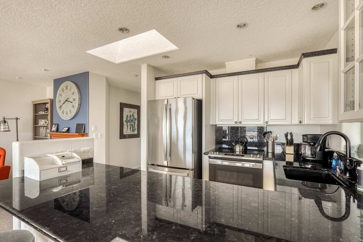 Promenade 501 - Oceanfront Top Floor Views — photo 14