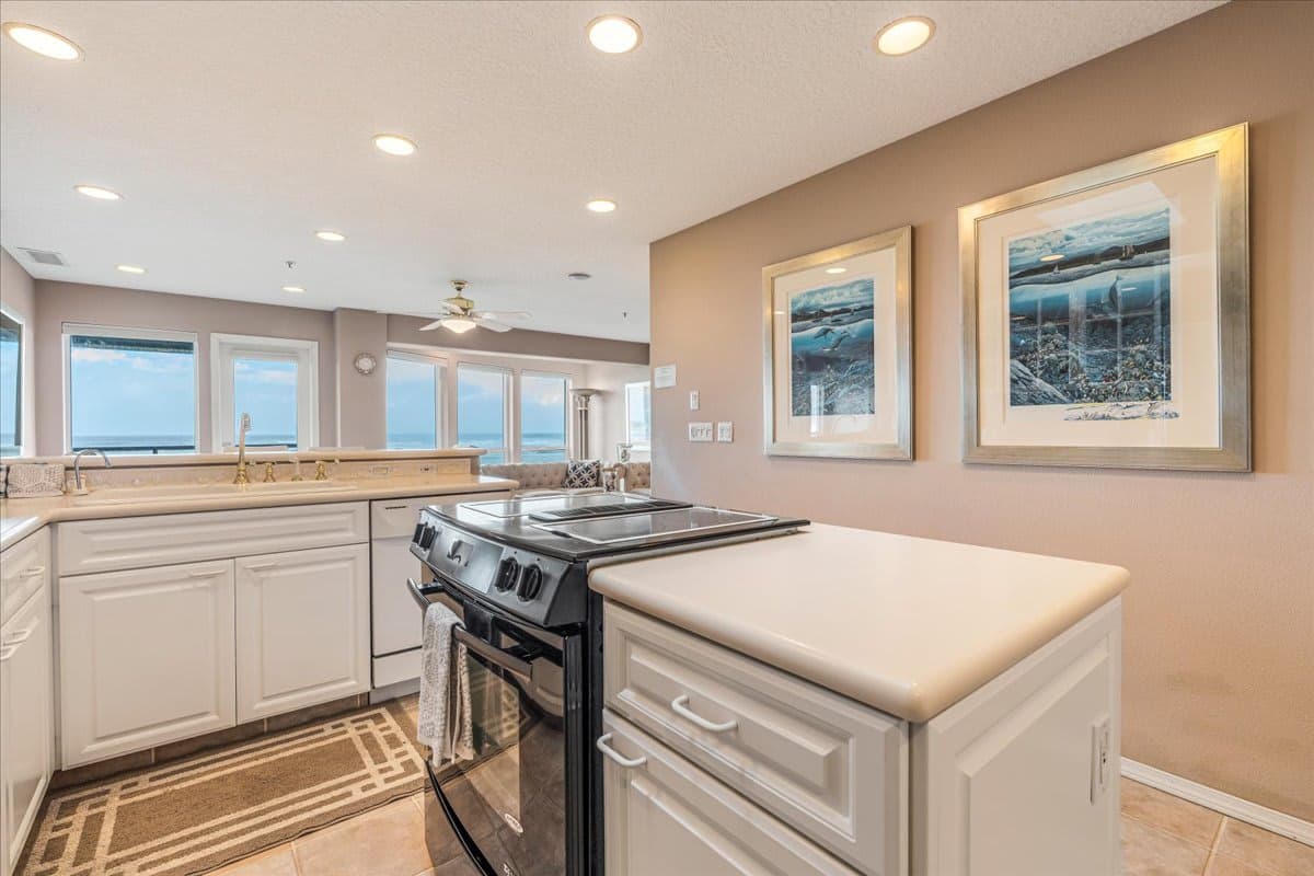 Promenade 502 - Top-Floor Oceanfront Penthouse — photo 12