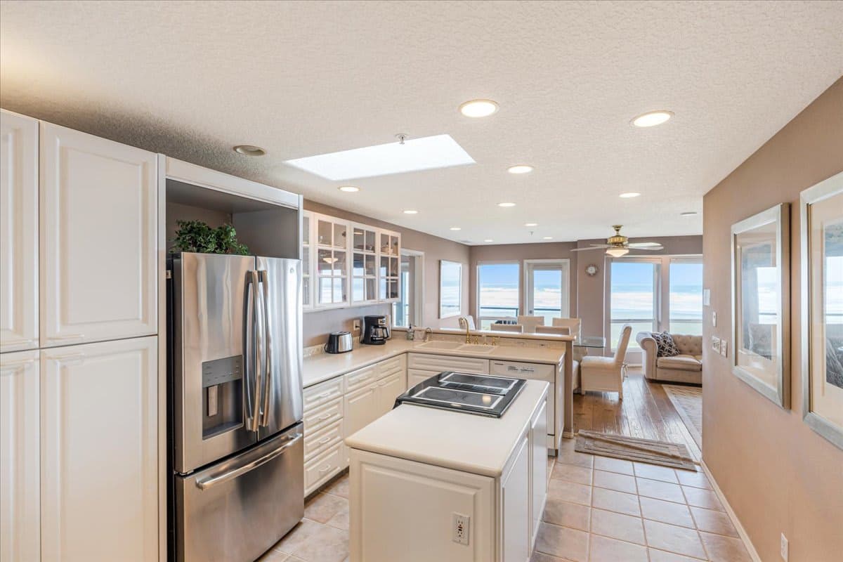 Promenade 502 - Top-Floor Oceanfront Penthouse — photo 3