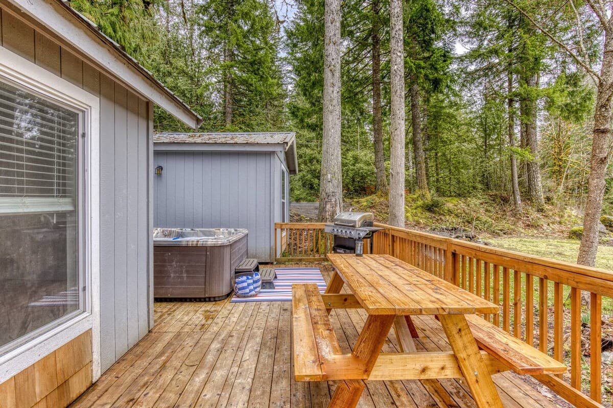 Riverbend Cabin Hot Tub, River Front Dog Friendly — photo 13
