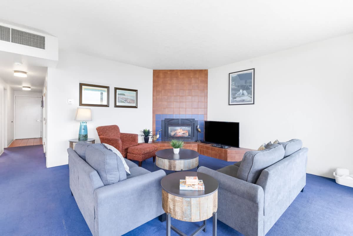 Sand & Sea (100) Retreat - Stunning Beachfront on the Prom 2BR — photo 6