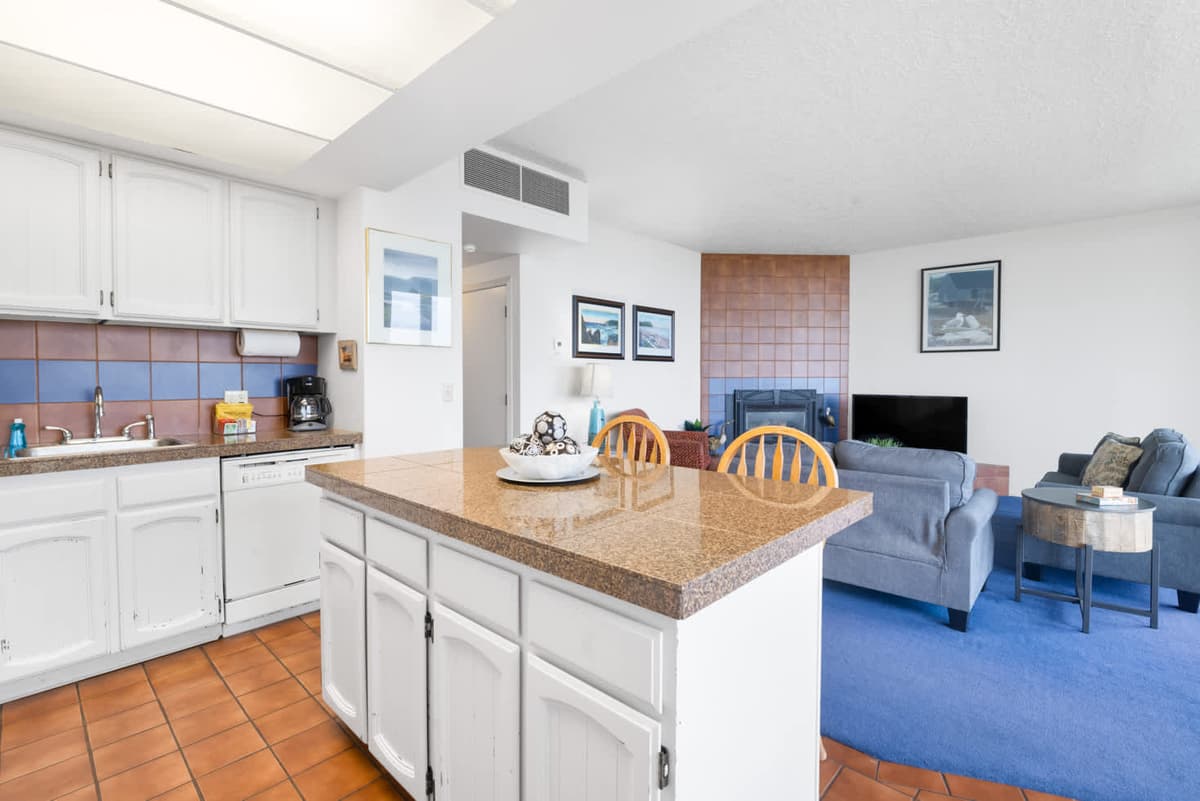 Sand & Sea (100) Retreat - Stunning Beachfront on the Prom 2BR — photo 9