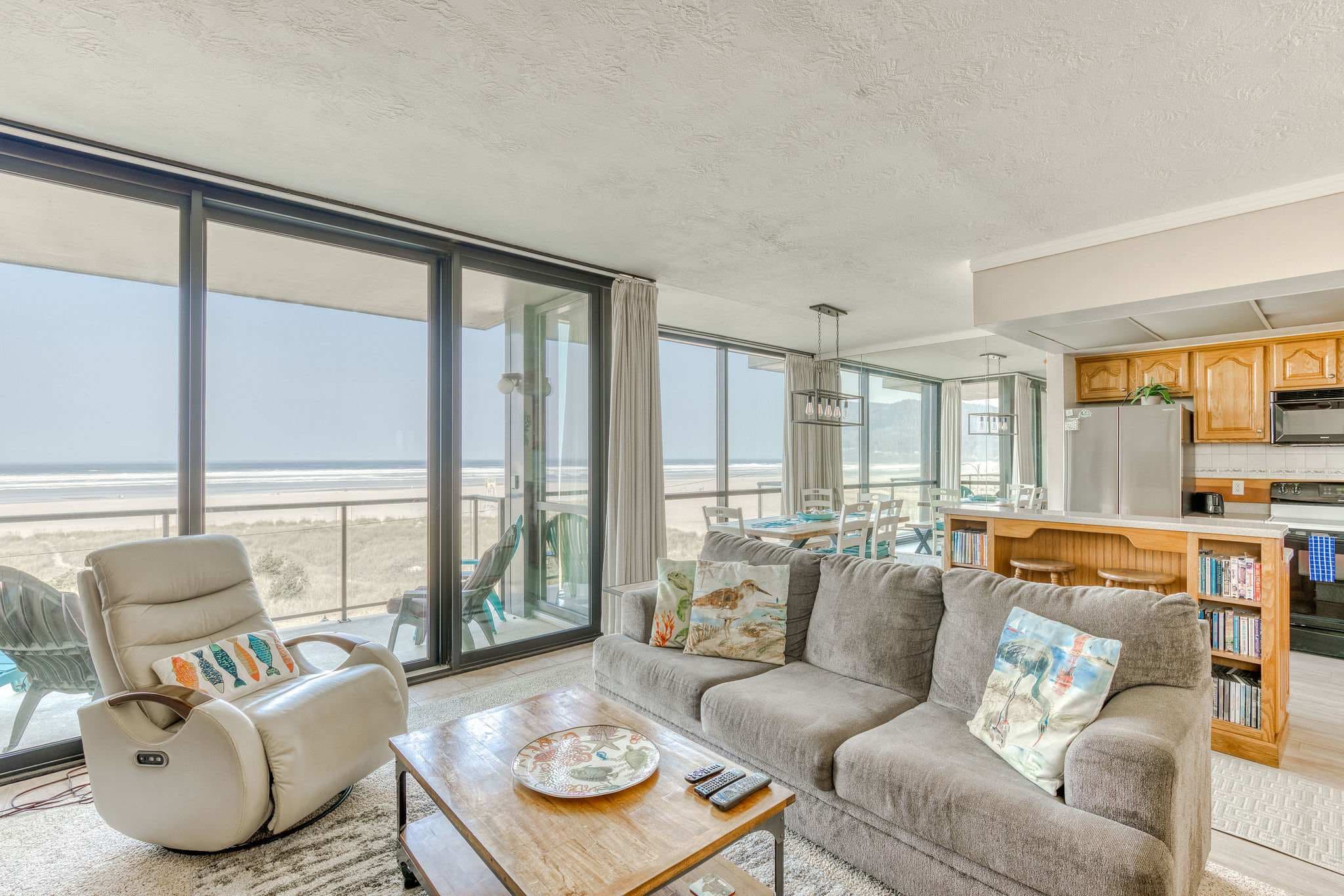 Sand & Sea (302) Wave Watcher - Beachfront Balcony — photo 1