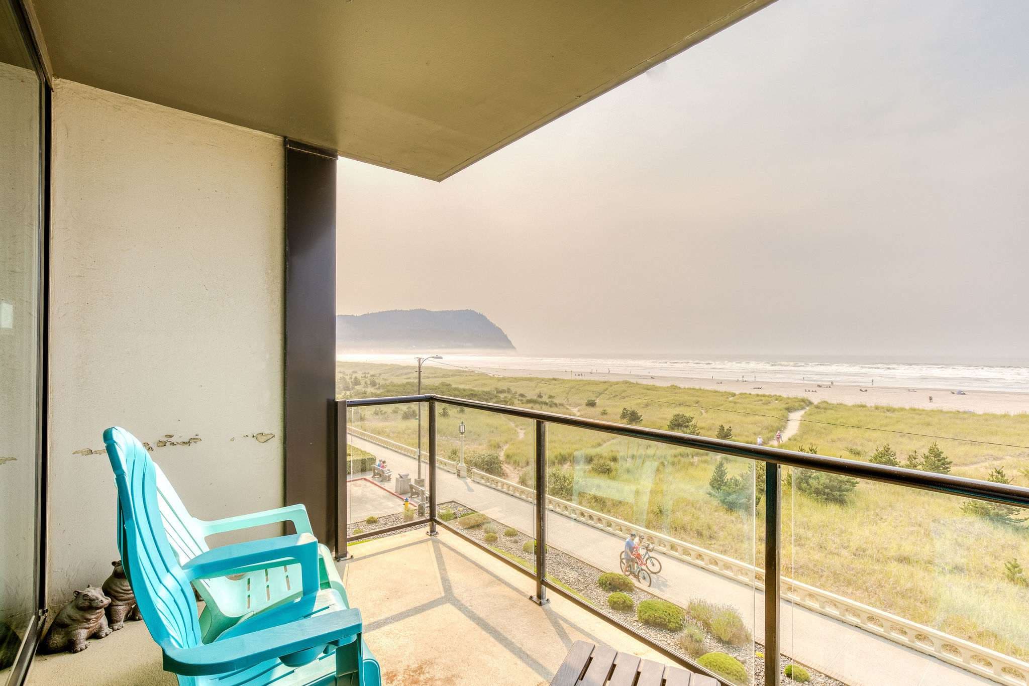 Sand & Sea (304) Retro Chic - Beachfront Retreat — photo 2