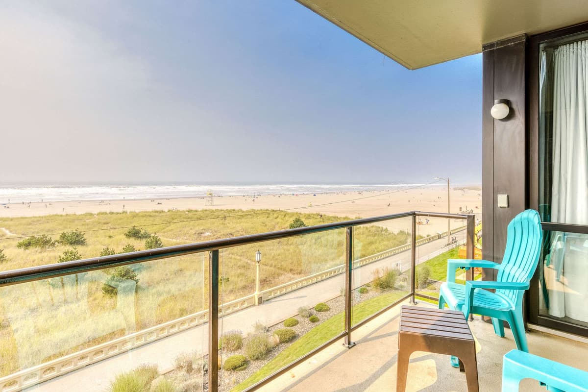 Sand & Sea (304) Retro Chic - Beachfront Retreat — photo 22